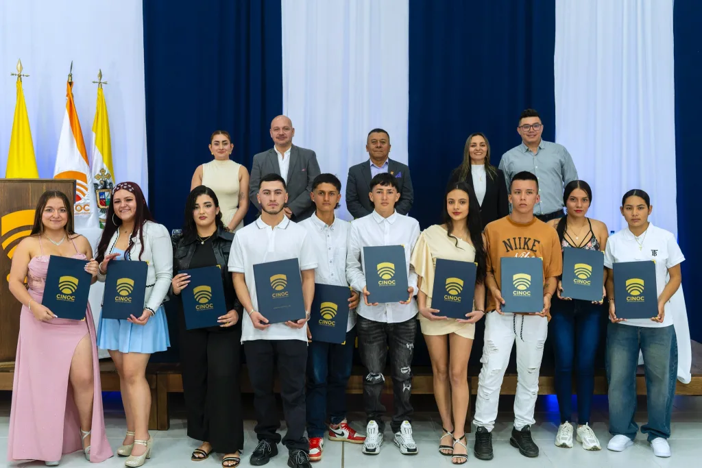 142 sueños cumplidos: así se vivieron los grados de la IES CINOC