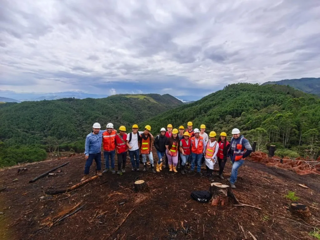 Estudiantes de Producción Forestal de la UNIOC fortalecen su formación en empresas y entidades del sector en Antioquia