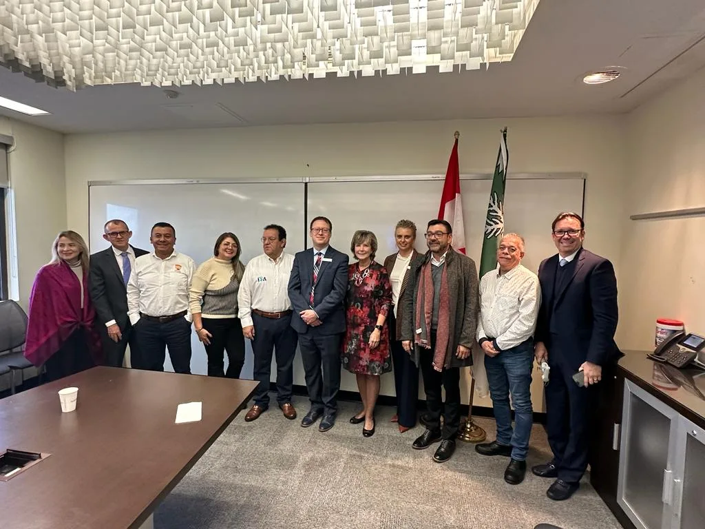 Rector abre puertas en Canadá para la internacionalización de la IES CINOC